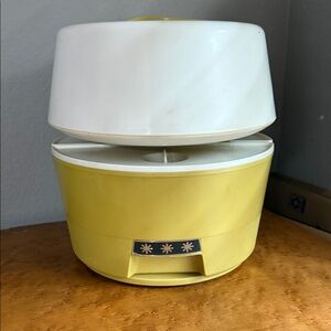 -Vintage- 1970 Rubbermaid Gold Lazy Susan Countertop Canister Carousel